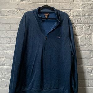 Men’s sweater from Greg Norman.